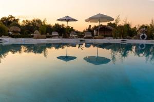 Bazén v ubytování Sun 'n Chill, Boutique Apartments & Beach Villa nebo v jeho okolí