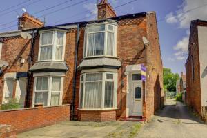 an old brick house with a white door at A Gem in Central Hull - Sleeps 6 in Hull