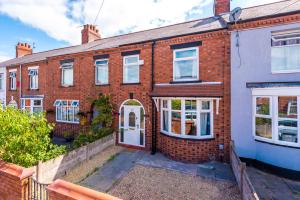 a red brick house with a white door at Pristine 3-bed home in Crewe by 53 Degrees Property, ideal for Business & Contractors, Great Parking - Sleeps 5 in Church Coppenhall