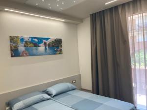 En eller flere senge i et værelse på Il Paguro Apartment Giardini Naxos con piscina condominiale + 10 billeder