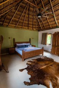 a bedroom with a bed and a wooden ceiling at Alma de Zorro in Bacalar