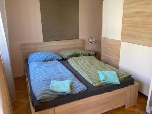 Posteľ alebo postele v izbe v ubytovaní Roland Apartment Downtown - Pozsonyi