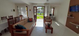 a living room with a couch and a table and chairs at Casa Moradas de Israel in Porto Seguro