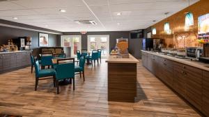 a restaurant with blue chairs and tables and a counter at Best Western Plus Sun Canyon in Sierra Vista