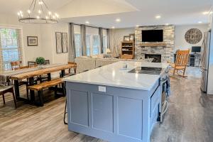 Kuchyň nebo kuchyňský kout v ubytování Creekside Cottage