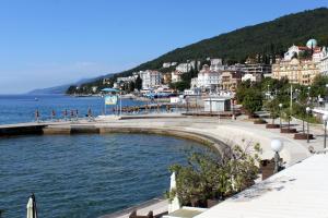 Zdjęcie z galerii obiektu Holiday house with a parking space Veprinac, Opatija - 7699 w mieście Veprinac