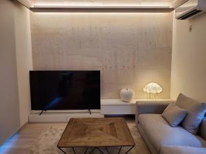 TV in/ali zabaviščno središče v nastanitvi オザッキー大室高原９丁目