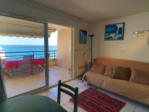 Posedenie v ubytovaní Appartement 4 pers. avec terrasse et piscine, plage à proximité - FR-1-472A-259