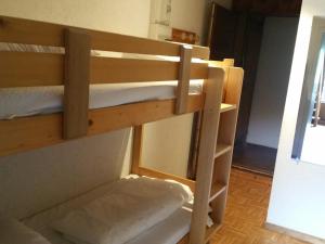 a couple of bunk beds in a room at Appartement La Clusaz, 3 pièces, 6 personnes - FR-1-459-191 in La Clusaz