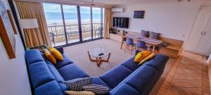 TV a/nebo společenská místnost v ubytování Pelican Sands Beach Resort