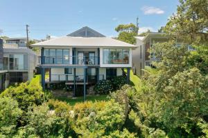 an aerial view of a house with trees at Northstar on Mollymook Beach in Mollymook +16 photos