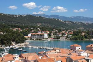Fotografie z fotogalerie ubytování Apartments with a parking space Banjol, Rab - 12256 v destinaci Banjol