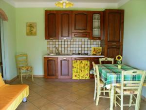 O bucătărie sau chicinetă la Villa Mimosa Tropea