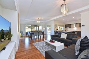 Φωτογραφία από το άλμπουμ του Hunter Winery Hideaway with Pool & Games Room σε Nulkaba