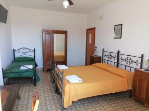 a bedroom with a bed and a table and a mirror at B&B La Porta Del Cilento in Capaccio-Paestum