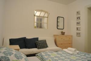 Postel nebo postele na pokoji v ubytování Apartmán ve Dvoře