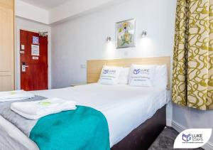 Katil atau katil-katil dalam bilik di Dene Hotel