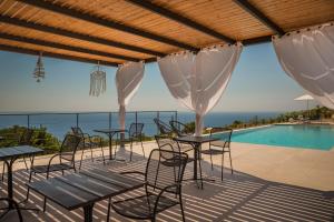 Bazén v ubytovaní Kefalonian Escape Suites alebo v jeho blízkosti