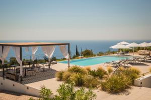 Bazén v ubytovaní Kefalonian Escape Suites alebo v jeho blízkosti
