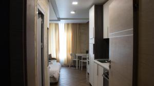 A television and/or entertainment centre at Colonel apartment Luxury