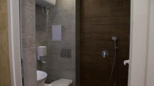 A bathroom at Colonel apartment Luxury