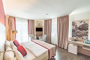 TV a/nebo společenská místnost v ubytování Parkhotel Sonnenberg