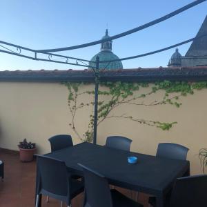 a black table and chairs on a patio at Casa Garibaldi in Pontremoli