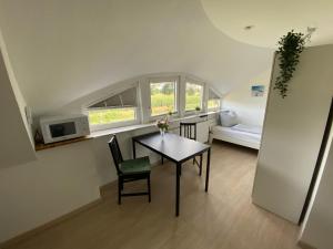 Postel nebo postele na pokoji v ubytování Etzel-Lodge Feldblick
