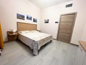 Posteľ alebo postele v izbe v ubytovaní Sissi Comfort Rooms Foresteria Lombarda