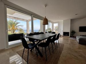 a dining room with a large table and chairs at Myflats Villa Sea Cove in El Campello