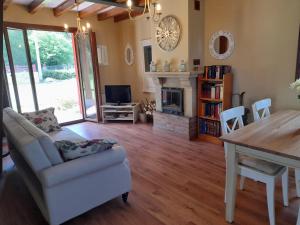 Posezení v ubytování Gestiona2R - Casa Camelia con jardin, ideal familias