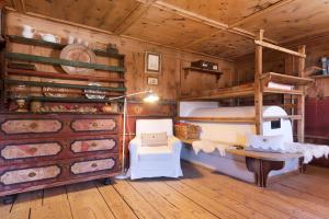 a bedroom with a bunk bed and a desk with a laptop at Huber Stube in Laion