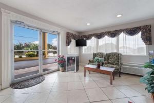 Afbeelding uit fotogalerij van Econo Lodge Thomaston in Thomaston