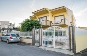 Budova, kde se apartmán nachází + 5 fotografií