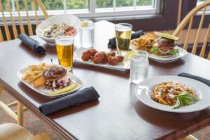 Lunch and/or dinner options for guests at Swan Lake Resort