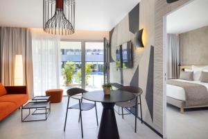 Postel nebo postele na pokoji v ubytování Hôtel Spa Restaurant Villa Castellane
