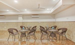 Ruang duduk di Treebo Aviraj Inn