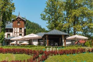 Szczawnica Park Resort & Spa外面的花园