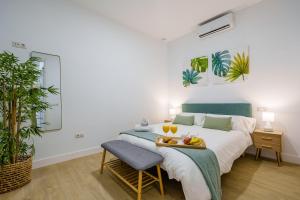 Posteľ alebo postele v izbe v ubytovaní MALAGUETA Beach & Sun