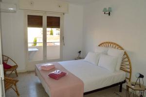 Fotografia z galérie ubytovania Saint-Raphaël : Appartement cosy à 10 minutes de la plage v destinácii Saint-Raphaël