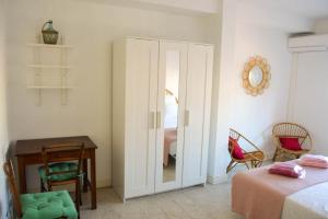 Fotografia z galérie ubytovania Saint-Raphaël : Appartement cosy à 10 minutes de la plage v destinácii Saint-Raphaël