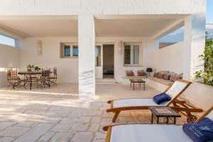 Ein Sitzbereich in der Unterkunft Baglioni Masseria Muzza Resort & Spa