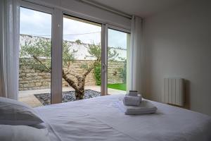 Posteľ alebo postele v izbe v ubytovaní LA P'TITE VANNETAISE - Petite maison au bord de l'eau à Conleau avec vélos