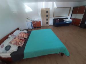 Postel nebo postele na pokoji v ubytování Pokoje Gościnne "ZBYNIO"