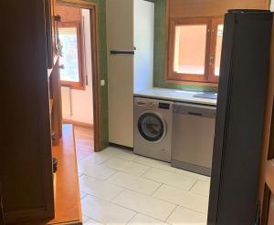 Kuchyň nebo kuchyňský kout v ubytování Apartamento en Llivia con piscina