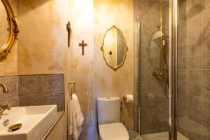 Kúpeľňa v ubytovaní Champagne House - Holiday rental - An Oasis Full of Elegance, Luxury and Charm