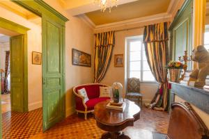 Posedenie v ubytovaní Champagne House - Holiday rental - An Oasis Full of Elegance, Luxury and Charm