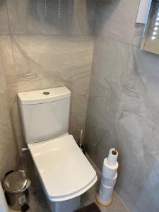 a bathroom with a toilet and a roll of toilet paper at Pods of Kings Cross 4 in London