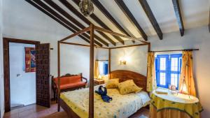 A bed or beds in a room at Villa Carlitos Comares by Ruralidays