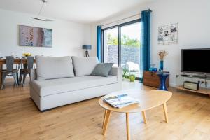 Fotografia z galérie ubytovania Belle maison familiale contemporaine avec piscine v destinácii Nantes